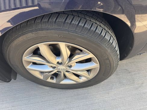 Used 2020 Kia Sedona EX image 8