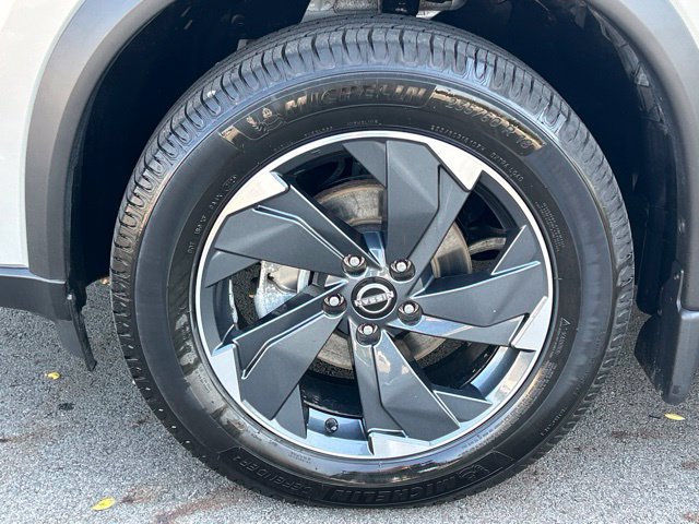 Used 2025 Nissan Rogue SV AWD/4WD image 15