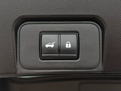 Used 2025 Nissan Rogue SV AWD/4WD image 19