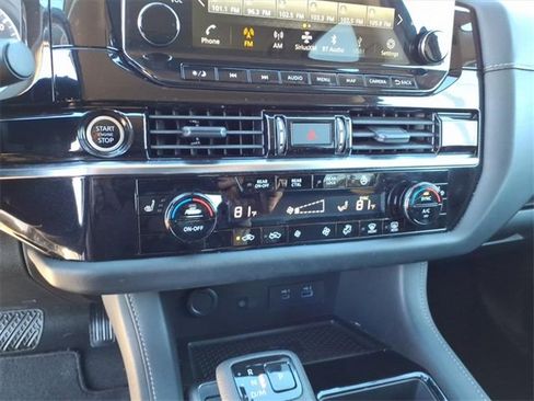 Certified 2024 Nissan Pathfinder SL image 12