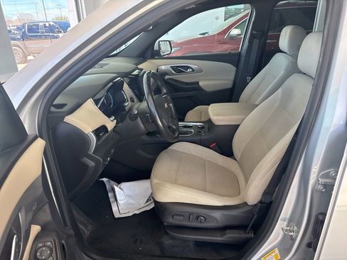 Used 2022 Chevrolet Traverse LT image 8