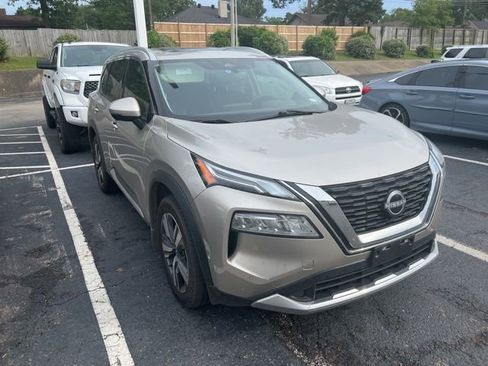 Used 2023 Nissan Rogue Platinum w/ Platinum Premium Package FWD image 3