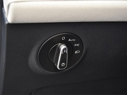 New 2025 Volkswagen Taos SE image 10