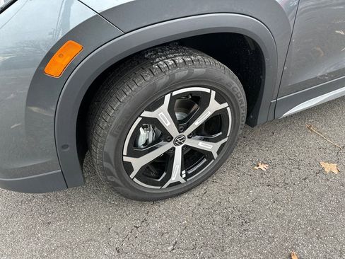 New 2026 Volkswagen Tiguan SE image 2