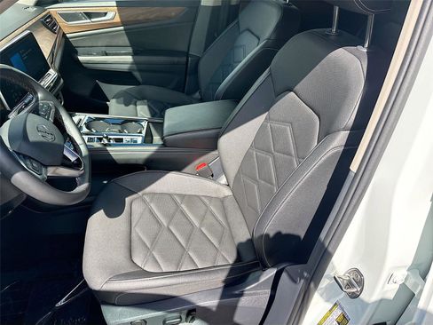 Used 2025 Volkswagen Atlas SE image 21