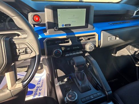 Used 2025 Toyota Tacoma TRD Off-Road image 9