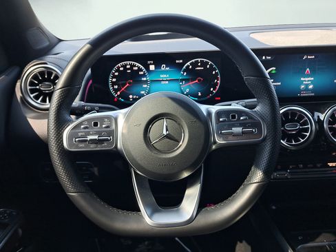 Used 2022 Mercedes-Benz GLB 35 AMG 4MATIC image 18