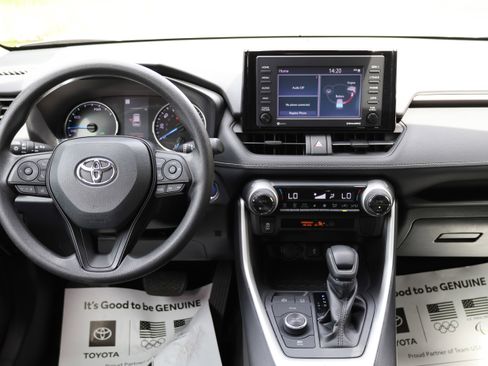Used 2020 Toyota RAV4 XLE w/ All Weather Liner Package AWD/4WD image 28