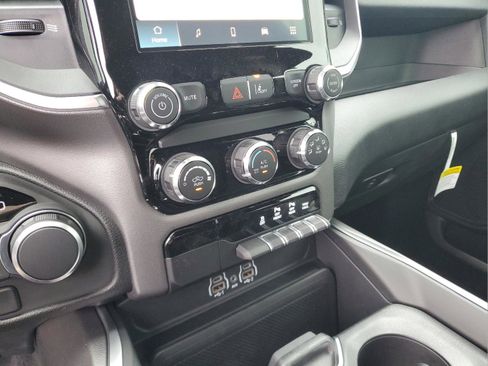 New 2026 RAM 1500 Express AWD/4WD image 22