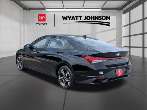 Used 2023 Hyundai Elantra SEL w/ Convenience Package FWD image 3