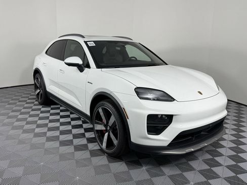 Certified 2025 Porsche Macan 4S Electric AWD/4WD image 7