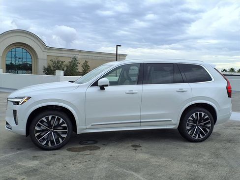 New 2026 Volvo XC90 B6 Ultra image 4