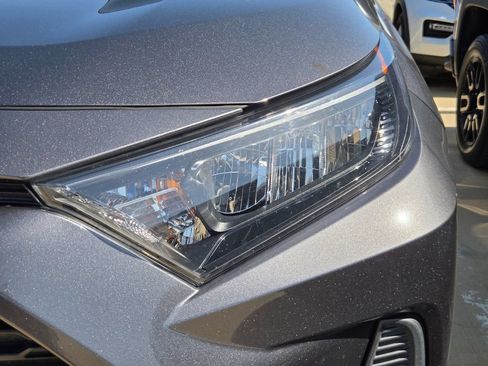 Used 2022 Toyota RAV4 LE AWD/4WD image 3