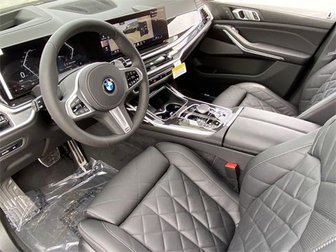 New 2025 BMW X7 xDrive40i w/ M Sport Package image 18