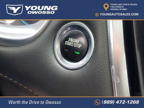 Used 2021 Chevrolet Traverse LT w/ LT Premium Package AWD/4WD image 16