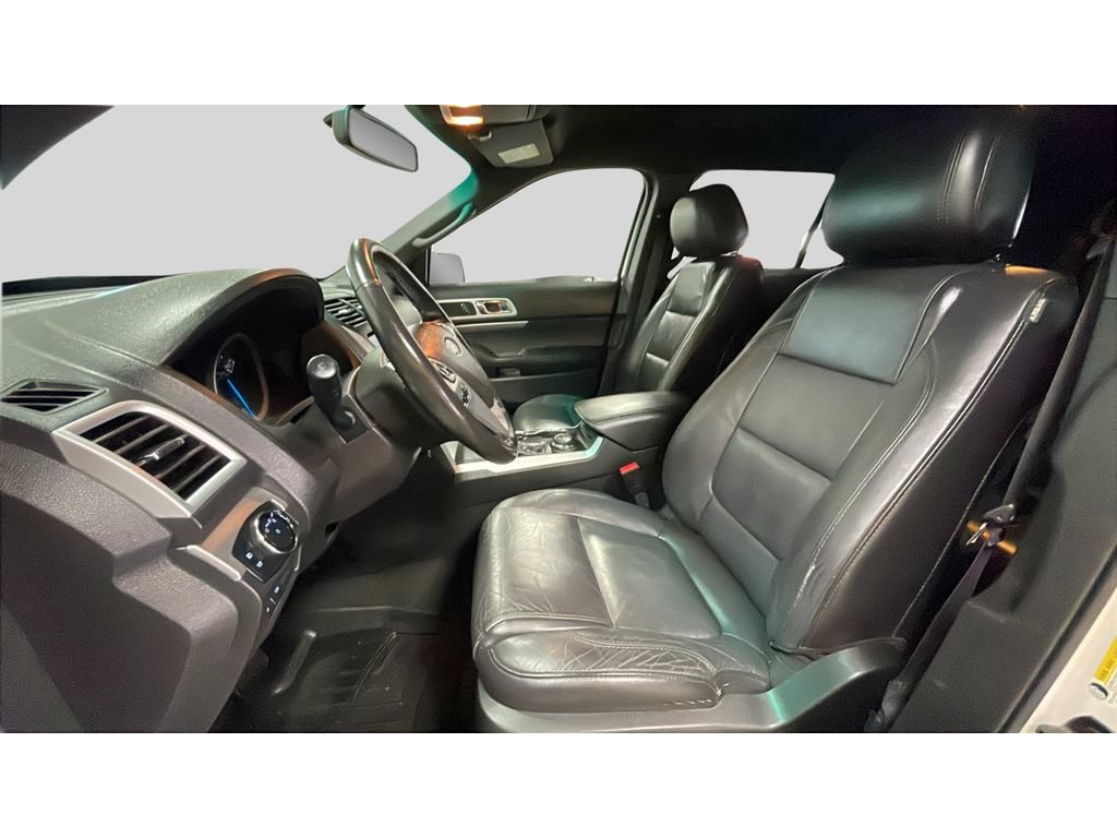 Used 2015 Ford Explorer XLT w/ Equipment Group 202B AWD/4WD image 12