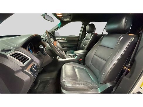 Used 2015 Ford Explorer XLT w/ Equipment Group 202B AWD/4WD image 12