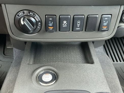 Used 2021 Nissan Frontier SV image 12