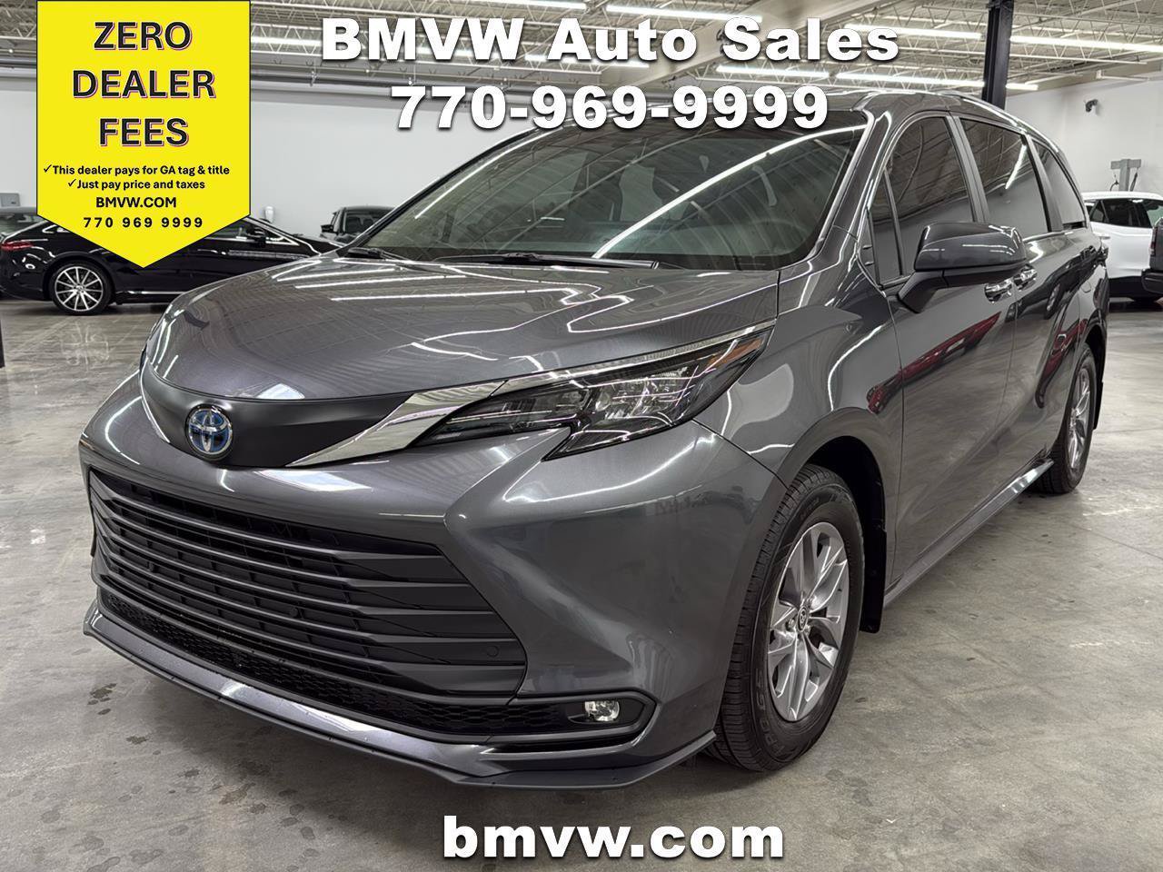 Used 2025 Toyota Sienna XLE FWD image 1