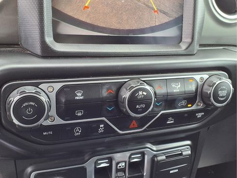 Used 2023 Jeep Wrangler Unlimited Sahara AWD/4WD image 10