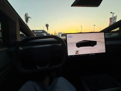 Used 2025 Tesla Cybertruck AWD Crew Cab image 6