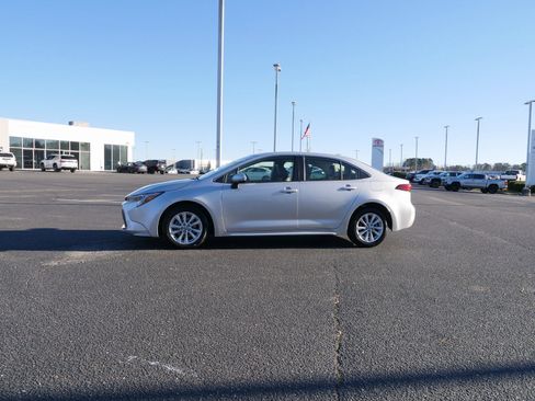 Used 2025 Toyota Corolla XLE image 7