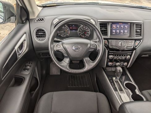 Used 2019 Nissan Pathfinder SV image 13