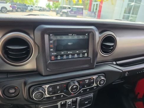 Used 2018 Jeep Wrangler Unlimited Sport S AWD/4WD image 16