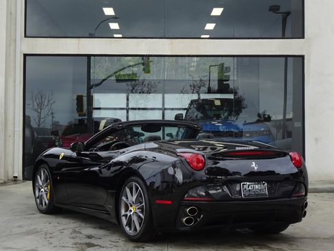 Used 2013 Ferrari California image 5