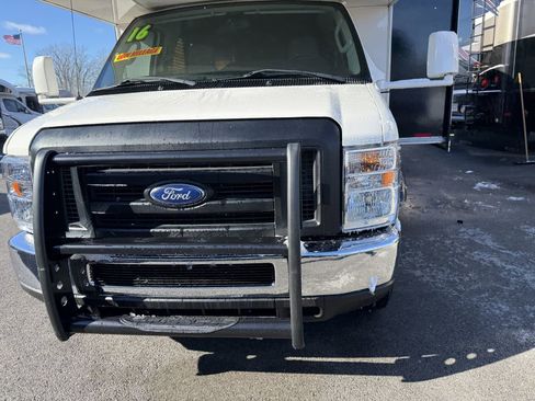 Used 2016 Ford E-450 and Econoline 450 Super Duty w/ Motorhome Prep Package image 5