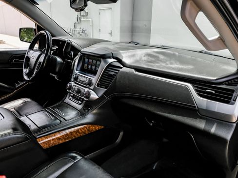 Used 2019 Chevrolet Suburban Premier RWD image 16