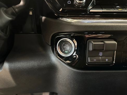 Used 2025 GMC Sierra 1500 Elevation image 24