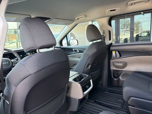 New 2026 Kia Carnival LX FWD image 19