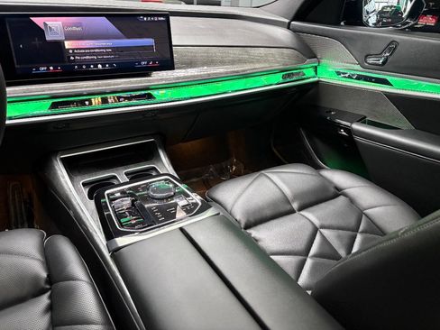 Used 2025 BMW 740i w/ Premium Package image 61