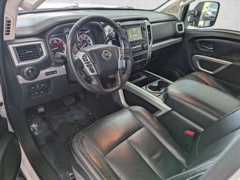 Used 2019 Nissan Titan PRO-4X w/ Pro-4x Convenience Package AWD/4WD image 9