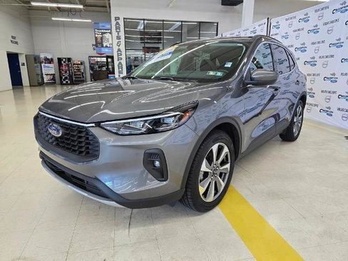 Certified 2025 Ford Escape Platinum AWD/4WD image 3