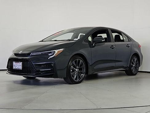 Used 2023 Toyota Corolla SE FWD image 2