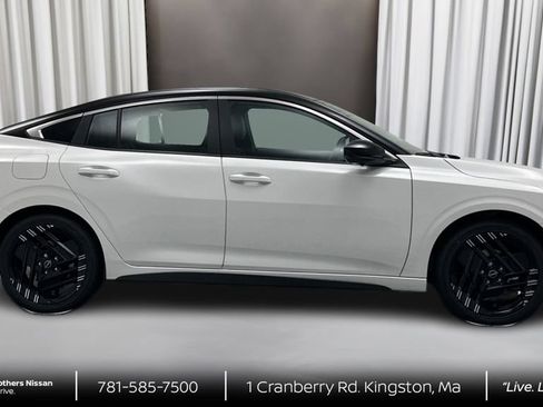 New 2027 Nissan Sentra SR w/ SR Premium Package FWD image 4