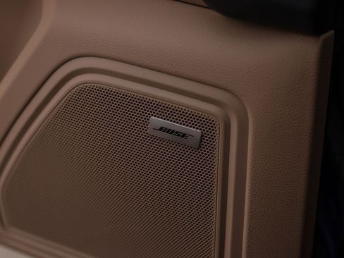 Certified 2025 Porsche Macan AWD/4WD image 29