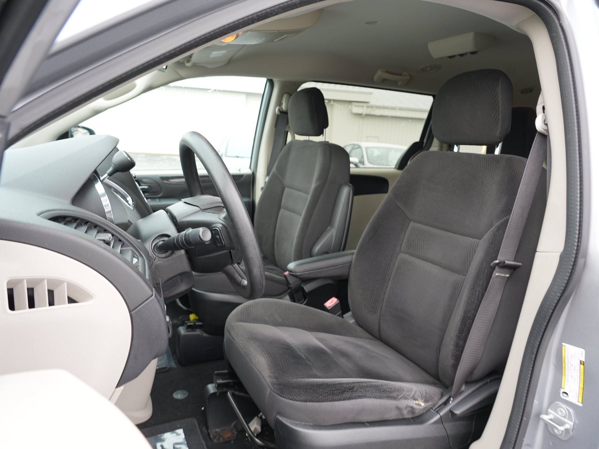 Used 2018 Dodge Grand Caravan SE w/ UConnect Hands-Free Group FWD image 13