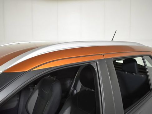 Used 2018 Nissan Kicks SV FWD image 38