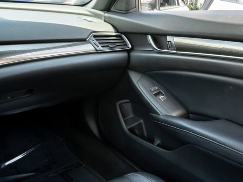 Used 2018 Honda Accord Sport image 16