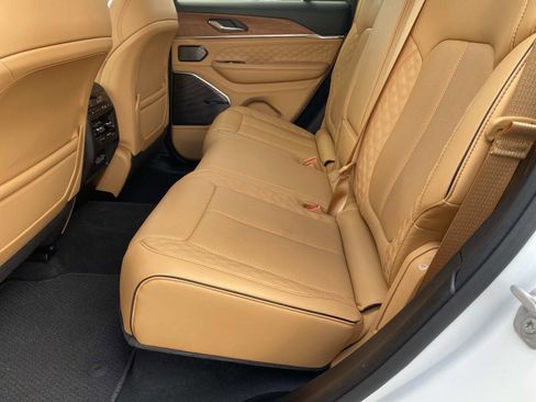 Used 2025 Jeep Grand Cherokee Summit AWD/4WD image 21