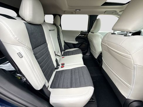 New 2026 Mitsubishi Outlander SE image 29