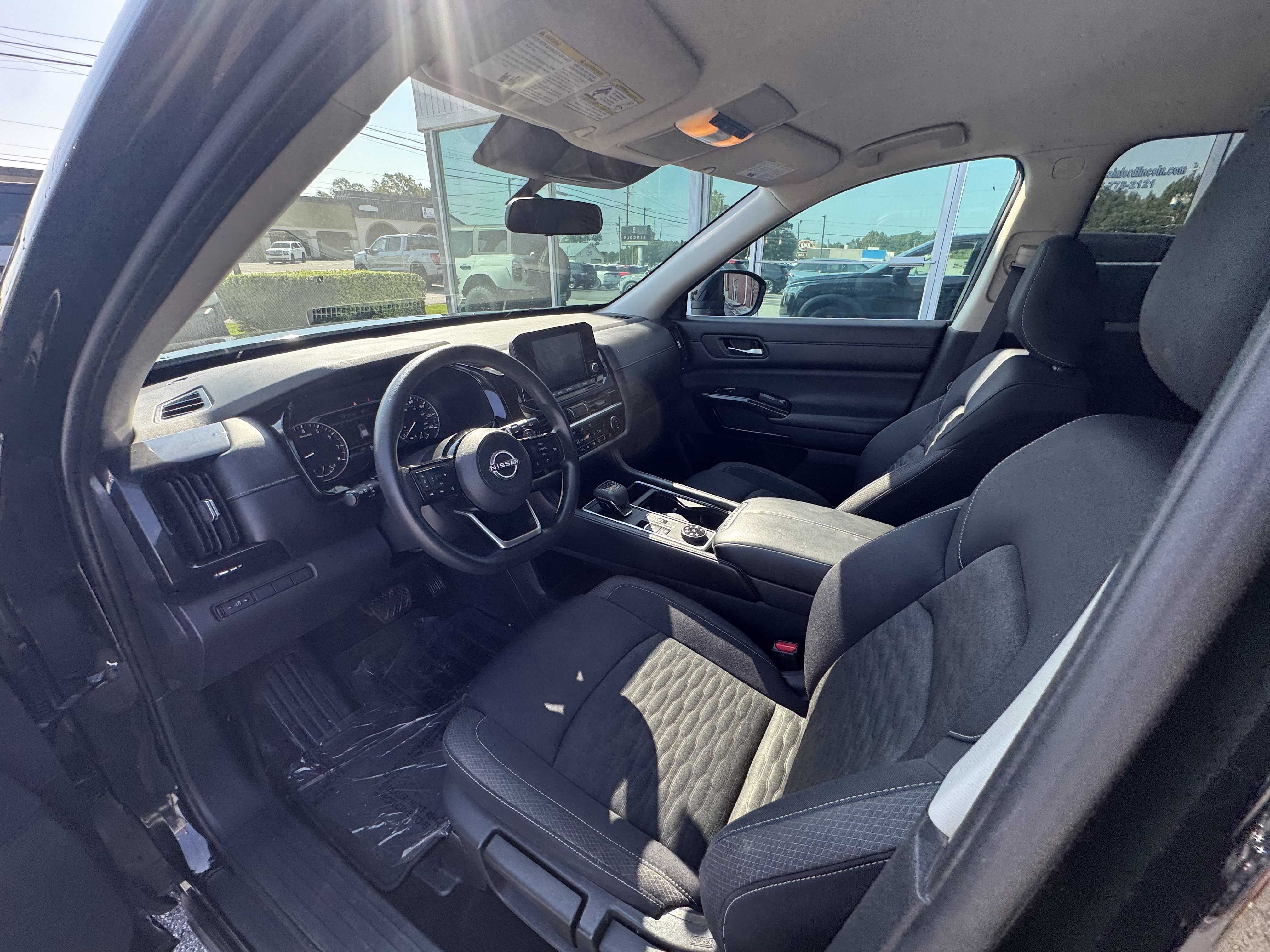 Used 2022 Nissan Pathfinder S AWD/4WD image 7