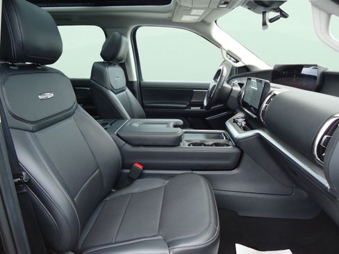 Used 2025 Ford Expedition Max Platinum AWD/4WD image 28
