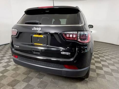 Used 2022 Jeep Compass Latitude AWD/4WD image 5