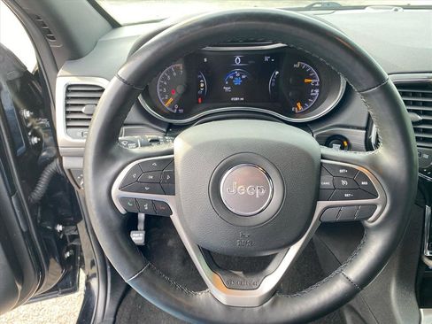 Used 2022 Jeep Grand Cherokee Laredo X image 10