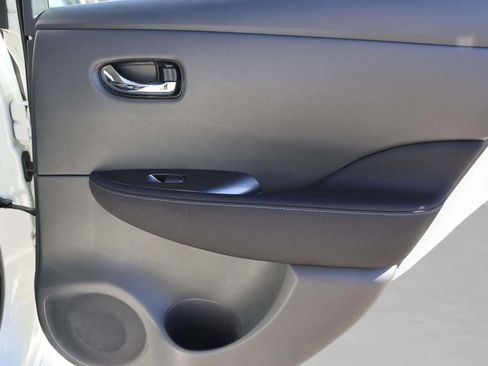 Used 2018 Nissan Leaf S image 29