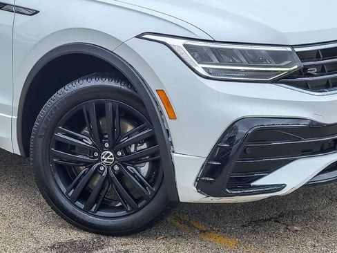 Used 2022 Volkswagen Tiguan SE R-Line AWD/4WD image 4